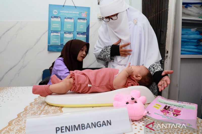 Penyebab bayi rewel malam hari dan cara mengatasinya dengan tepat
