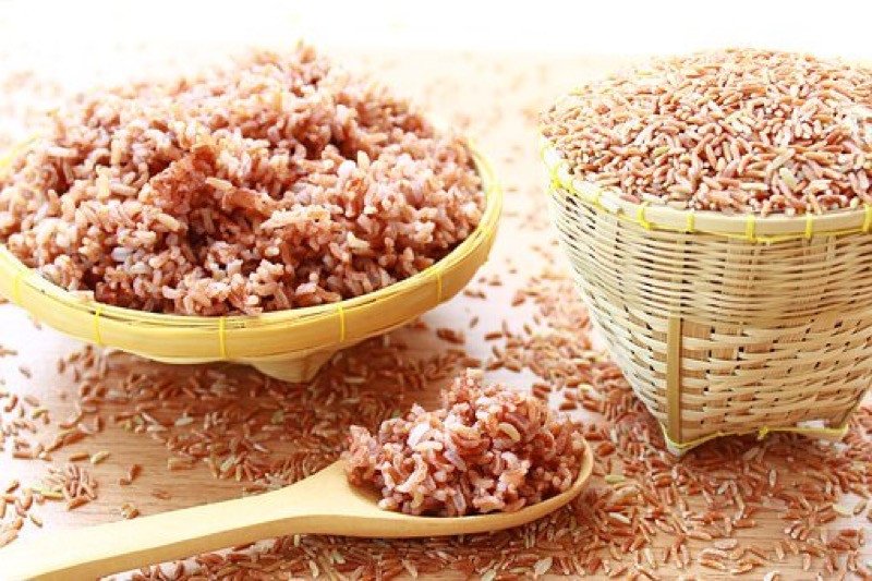 Benarkah kalori nasi merah lebih rendah dari nasi putih? Ini faktanya