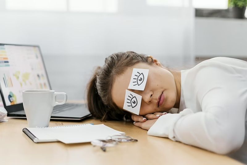 Sering mengantuk di siang hari? Coba 6 kebiasaan ini
